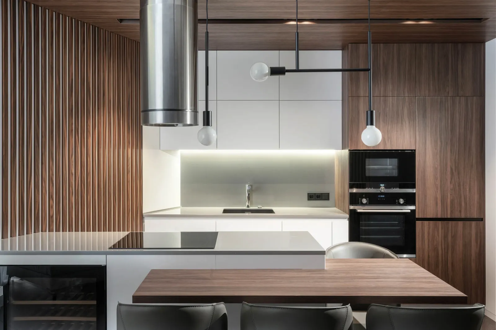 Choosing the Right Cabinet Finish Type: Glossy, Matte, or Textured?