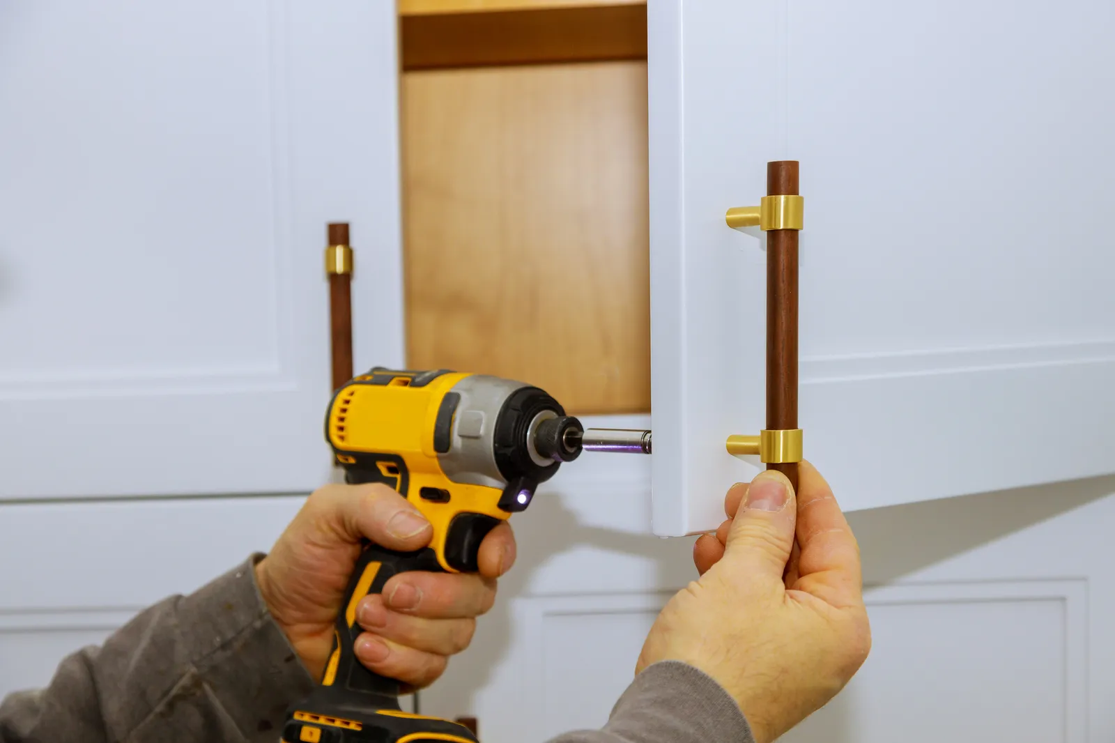 Master drills the cabinet door in the cabinet door