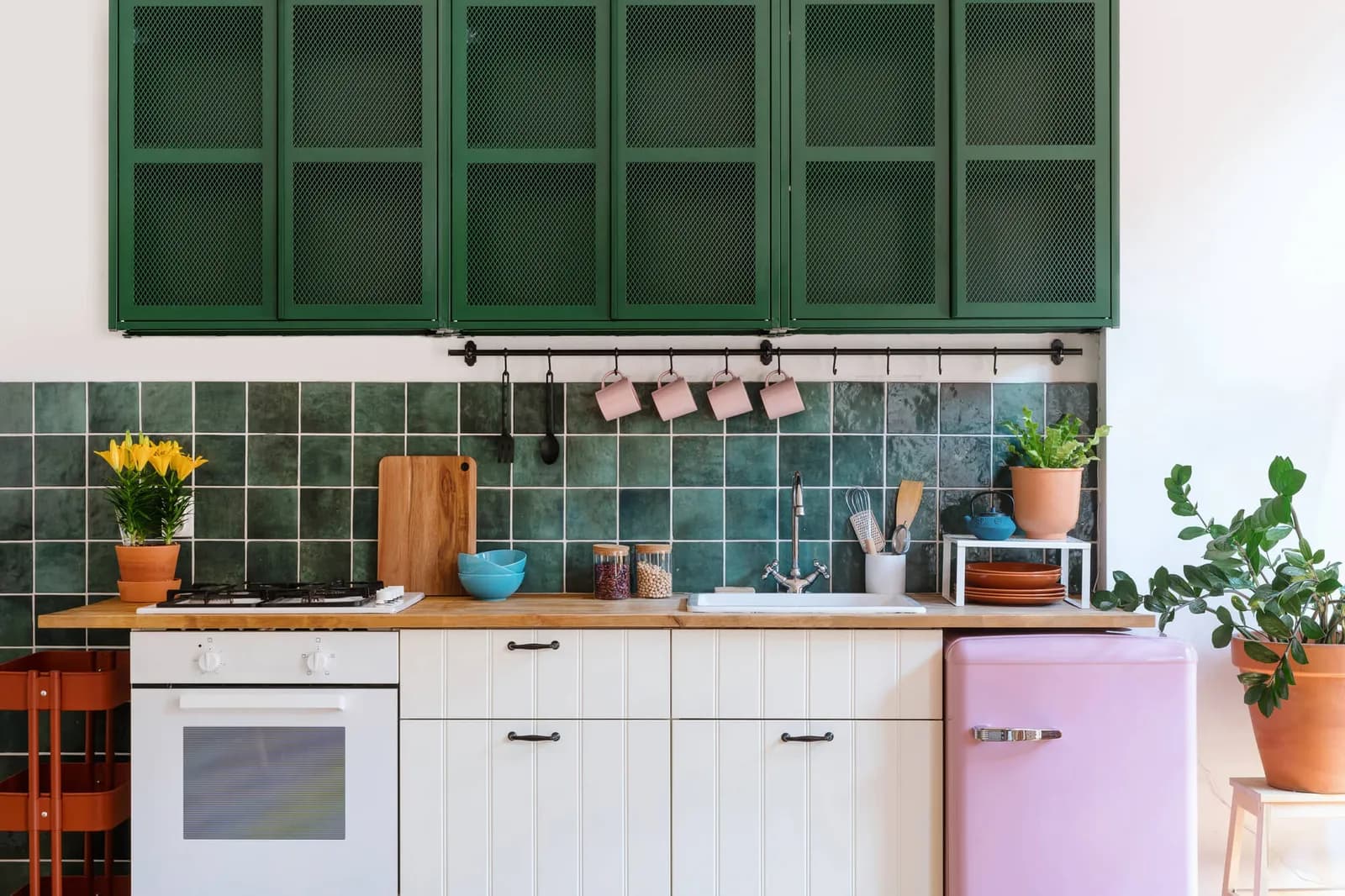 How to Maximize Storage Space in Small Kitchens