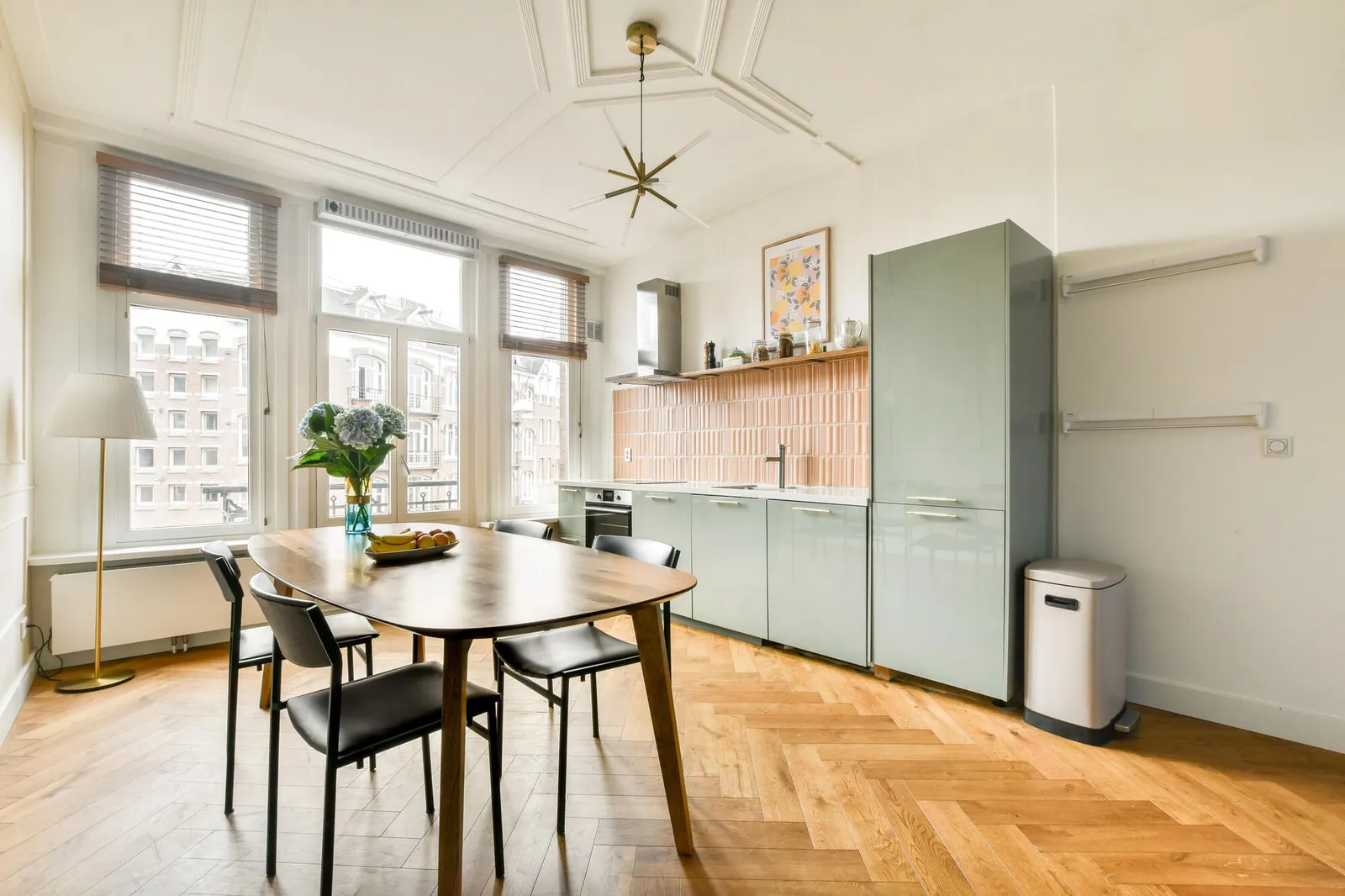 The Impact of Cabinet Color on Your Kitchen's Aesthetic