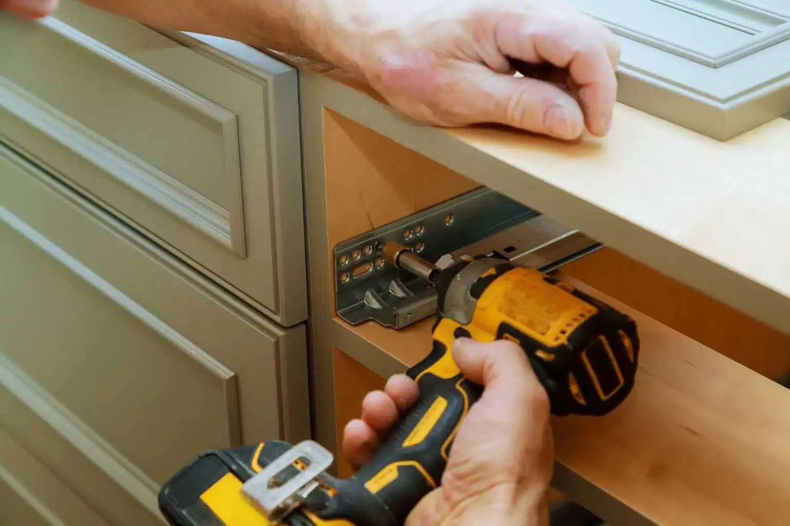 fixing cabinet door hinge, cabinet iq
