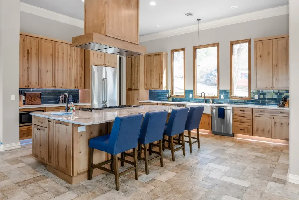 Refacing vs. Replacing Cabinets: Which Is Right for Your Huntsville Kitchen?