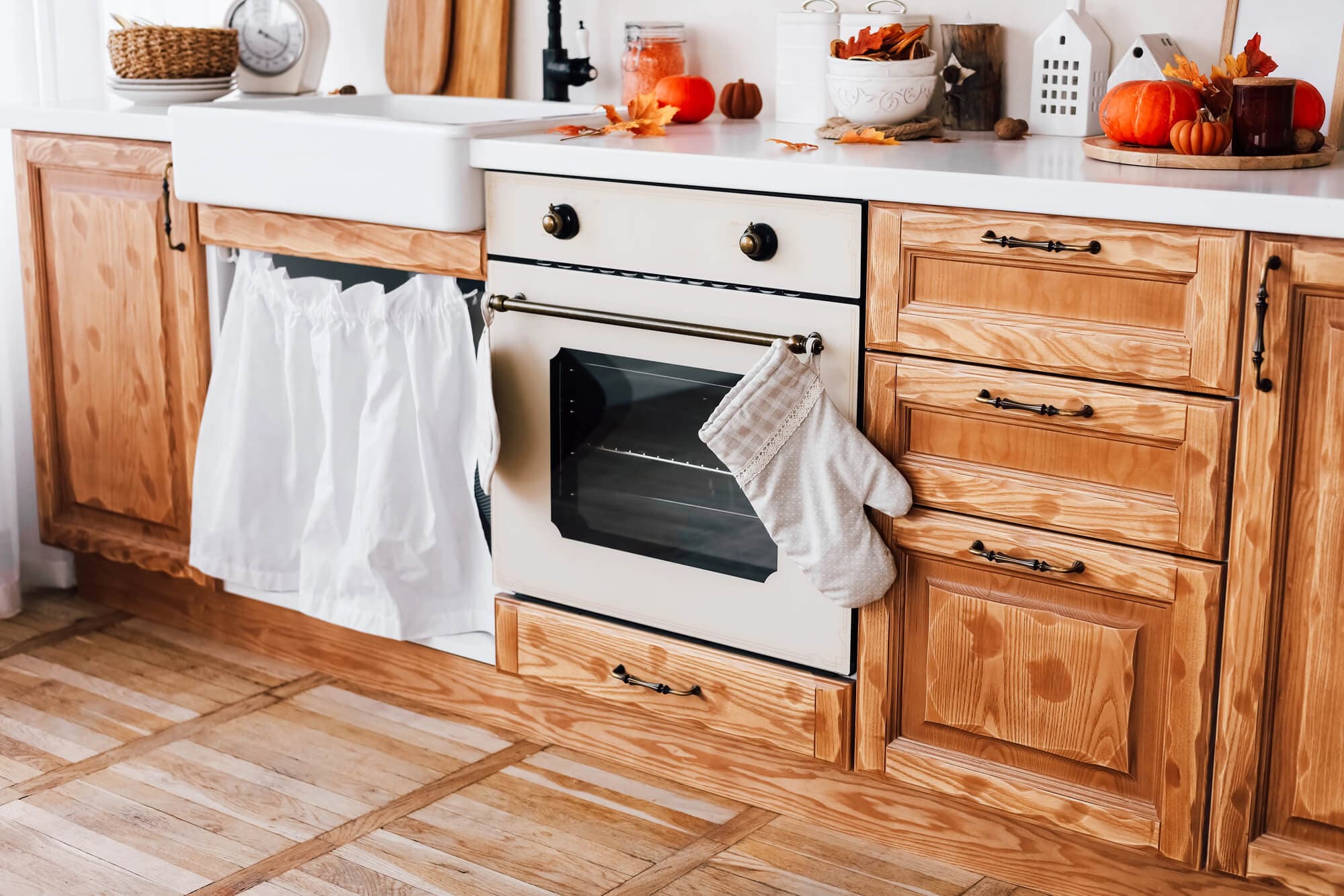 Farmhouse & Apron-Front Sinks