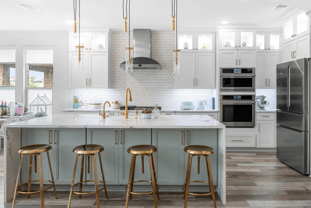 How to Make a Statement with Two-Tone Cabinets