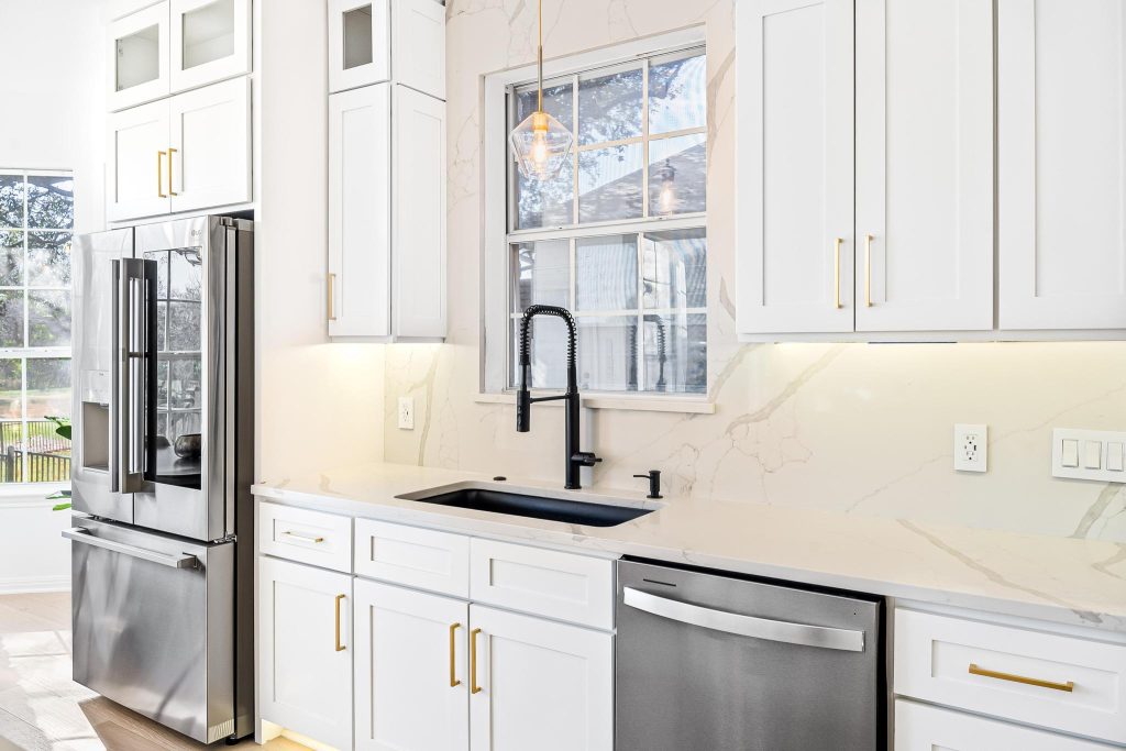 Modern kitchen with natural light, Cabinet IQ
