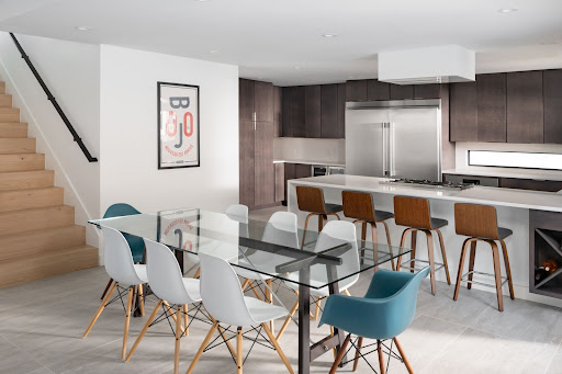 White kitchen, white table, Cabinet IQ